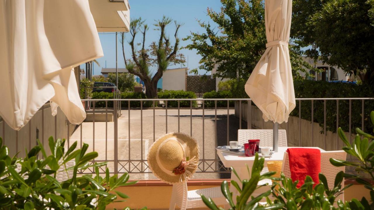 I Suoni Del Mare Apartman Porto San Giorgio Kültér fotó
