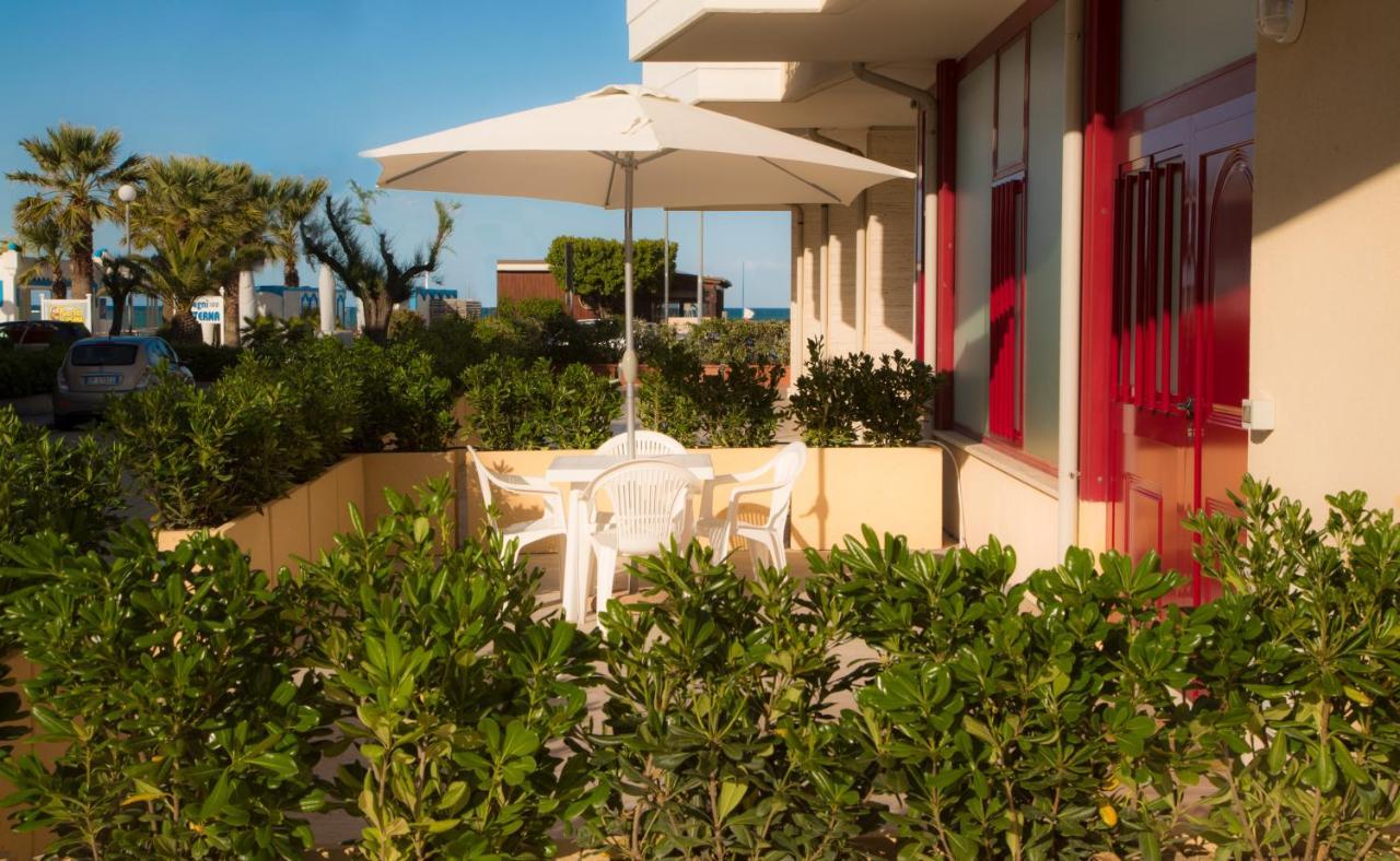 I Suoni Del Mare Apartman Porto San Giorgio Kültér fotó