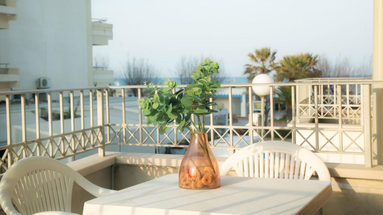 I Suoni Del Mare Apartman Porto San Giorgio Kültér fotó