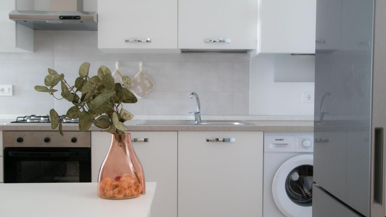 I Suoni Del Mare Apartman Porto San Giorgio Kültér fotó
