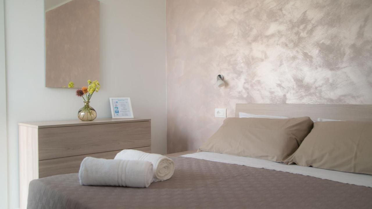 I Suoni Del Mare Apartman Porto San Giorgio Kültér fotó