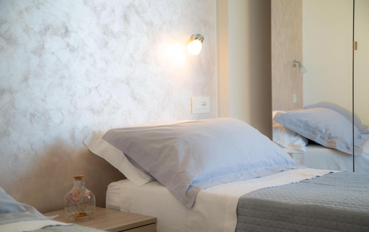 I Suoni Del Mare Apartman Porto San Giorgio Kültér fotó