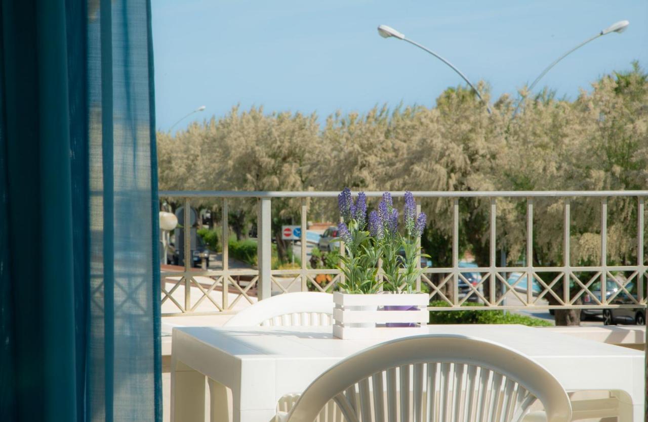 I Suoni Del Mare Apartman Porto San Giorgio Kültér fotó